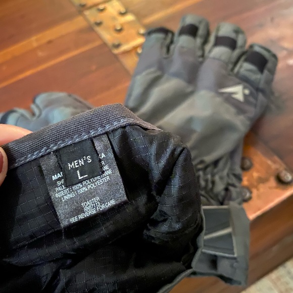 EMS Black and Gray Large Men’s Ski Gloves - Picture 4 of 4